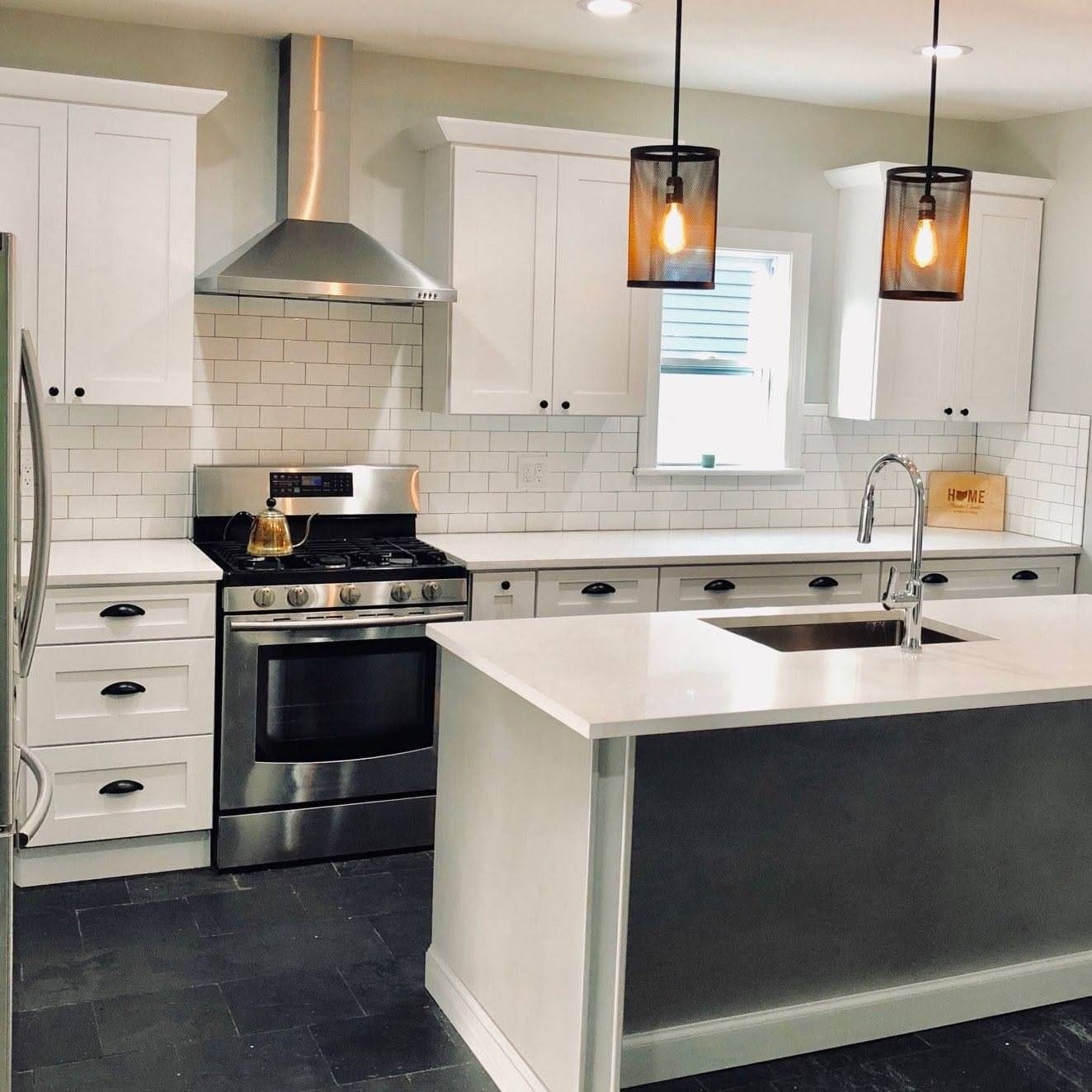 White Shaker kitchen cabinets North Ridgeville Ohio